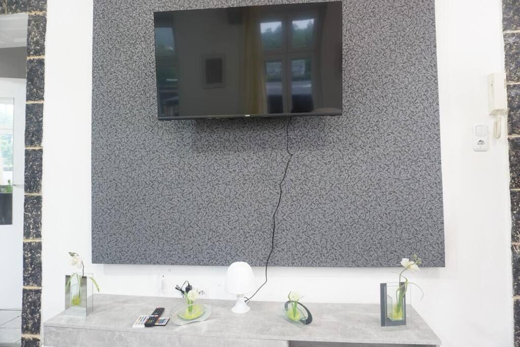 Apartment In Wuppertal - Charmante 3-Zimmer-Oase Mit Kamin Und Badewanne Екстериор снимка