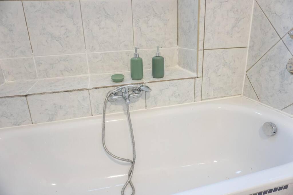 Apartment In Wuppertal - Charmante 3-Zimmer-Oase Mit Kamin Und Badewanne Екстериор снимка