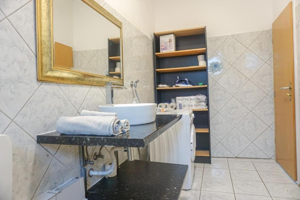 Apartment In Wuppertal - Charmante 3-Zimmer-Oase Mit Kamin Und Badewanne Екстериор снимка